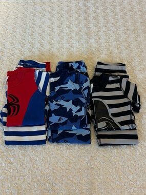 Hanna Anderson pajamas - size 5